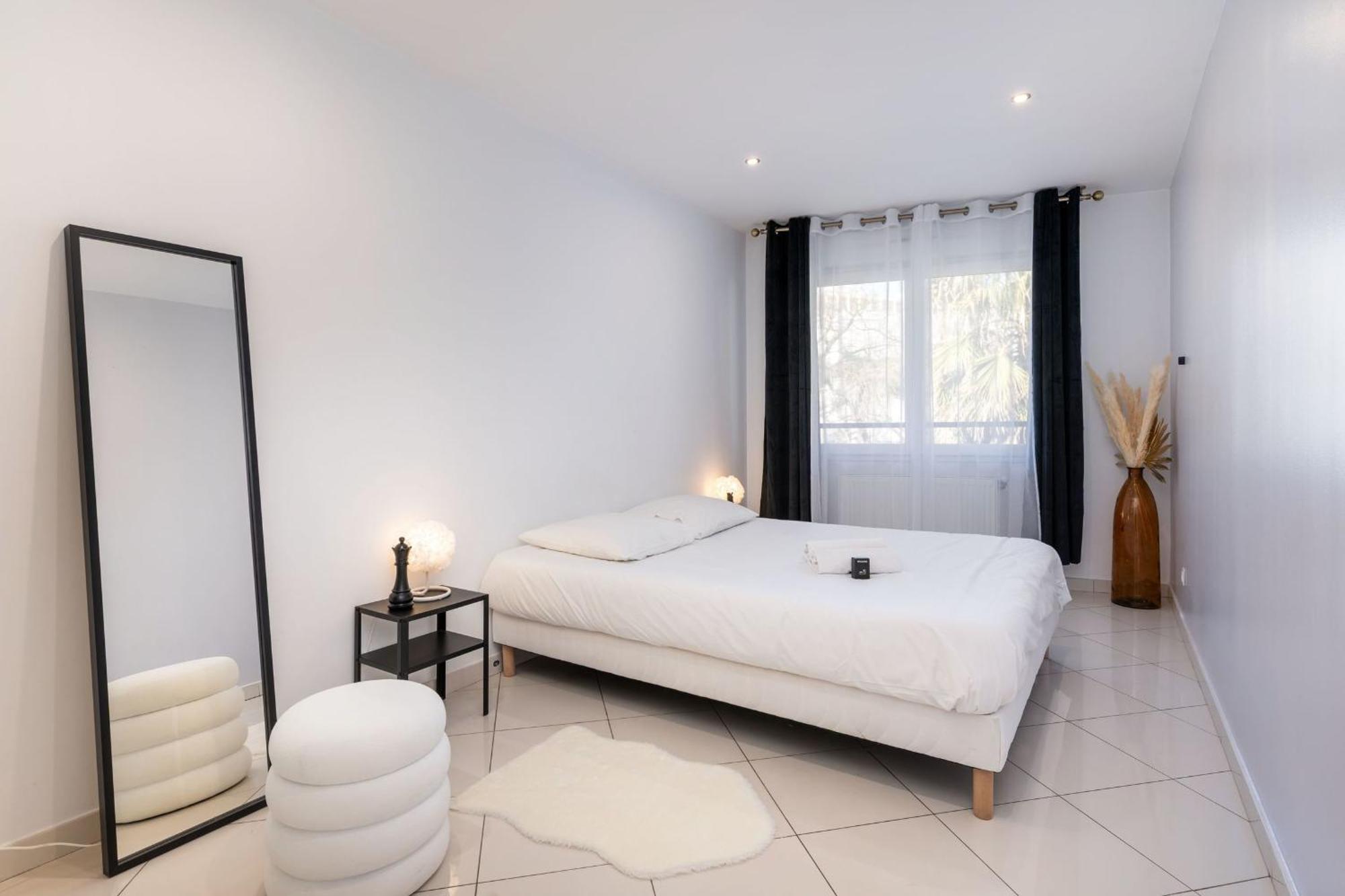 Maison Frappaz - 4 Bedrooms With Garden فيليوربان المظهر الخارجي الصورة